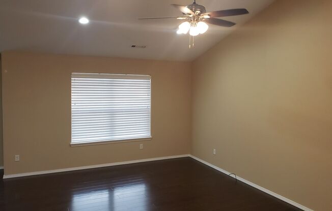 3 beds, 2 baths, $2,300