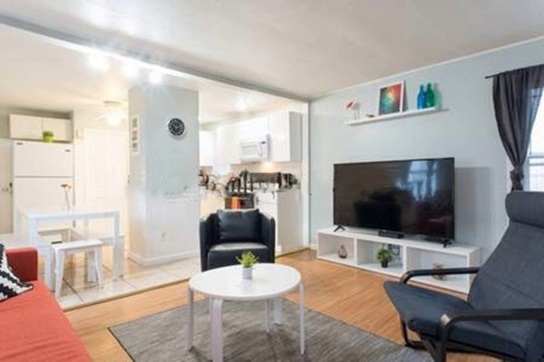 3 beds, 1 bath, $3,000, Unit 1F