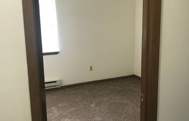 3 beds, 1 bath, 1,040 sqft, $1,695, Unit 3164-207