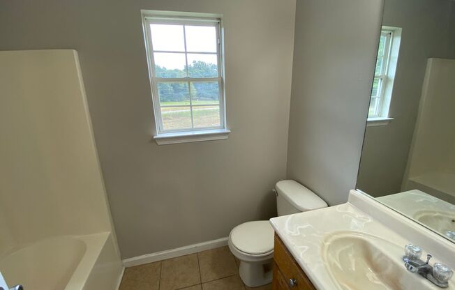 3 beds, 2 baths, $1,100, Unit 309 Wax Rd SE