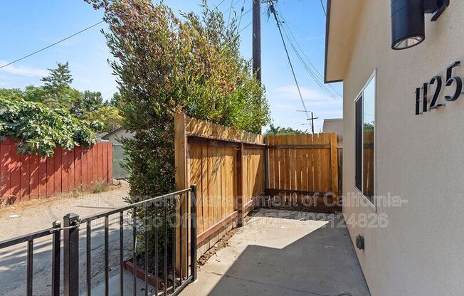 1125 S PINE ST