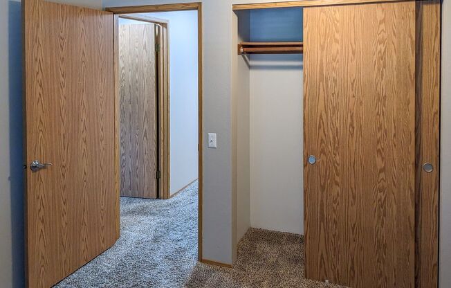 2 beds, 2 baths, 950 sqft, $1,325, Unit 18