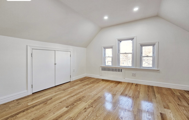 600 E 5 ST