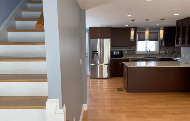 Spacious Townhouse - with parking!