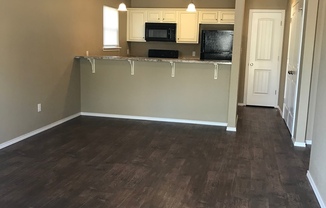 2 beds, 1 bath, 835 sqft, $725