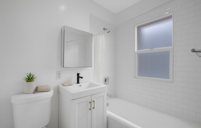 Studio, 1 bath, 490 sqft, $1,320, Unit 103