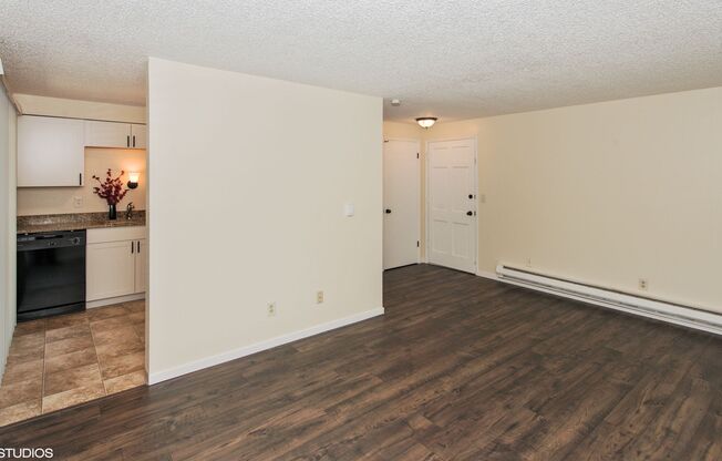 2 beds, 1 bath, 725 sqft, $1,597, Unit 18