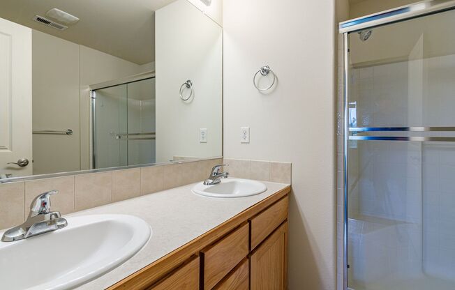 3 beds, 2.5 baths, 1,450 sqft, $2,250, Unit 5833