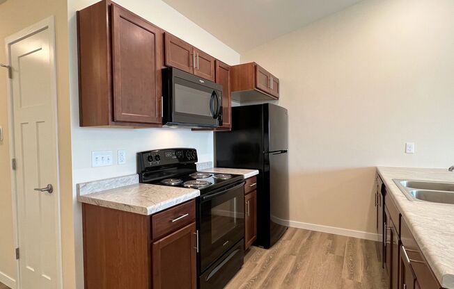 1 bed, 1 bath, 776 sqft, $1,055, Unit SH 1220-206