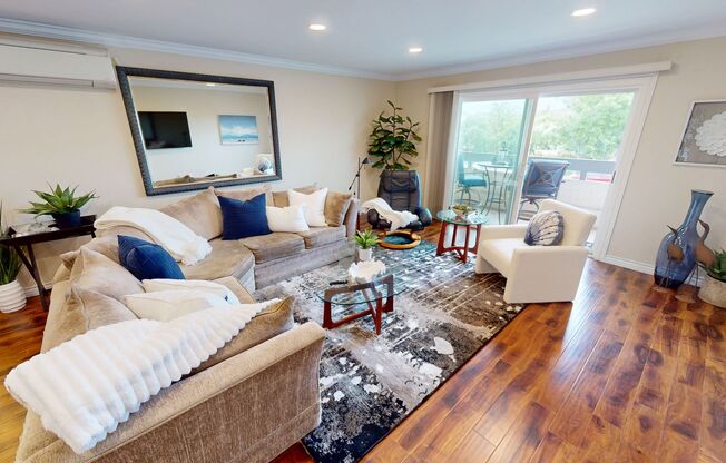 VACATION - 805 E Ave