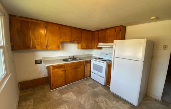 2 beds, 1 bath, $930