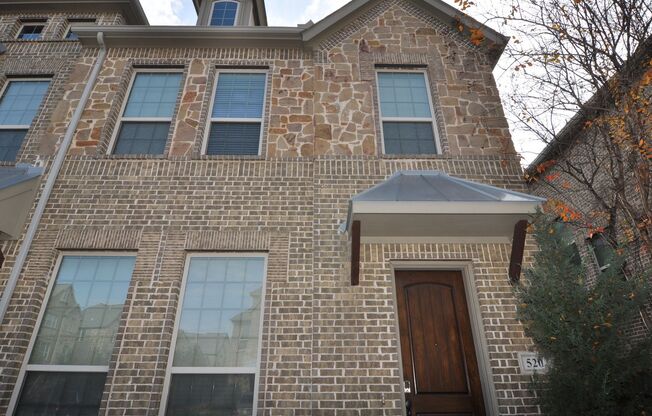 Townhome in the heart of Las Colinas and Irving