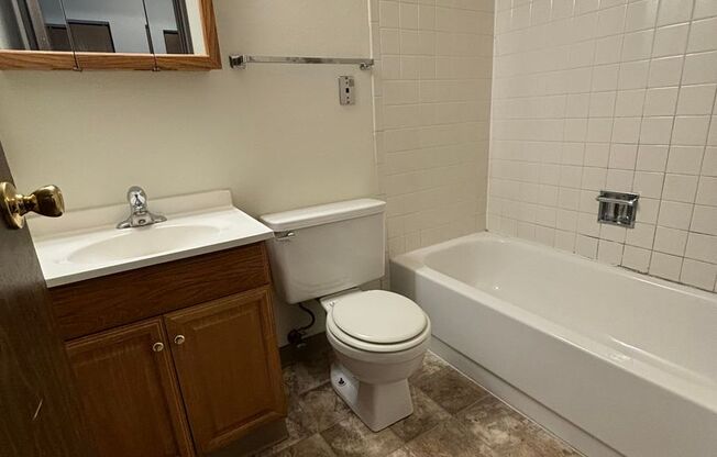 Studio, 1 bath, 360 sqft, $600, Unit 32