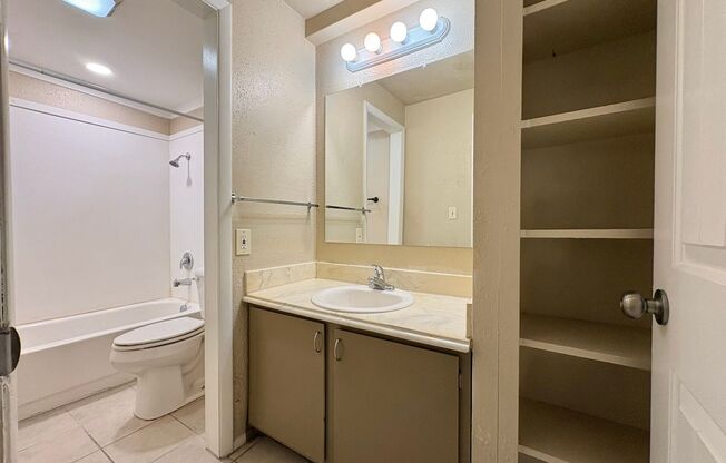 2 beds, 1 bath, 1,000 sqft, $1,195, Unit Unit 7