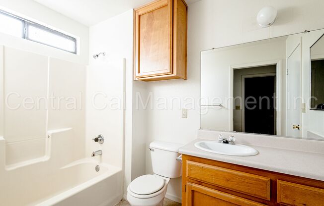 2 beds, 1.5 baths, 1,000 sqft, $1,595, Unit Apt D