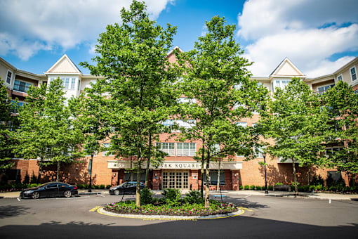 Park Square Apartments exterior, front view