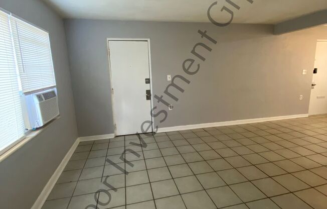 2 beds, 1 bath, 975 sqft, $1,330, Unit C09