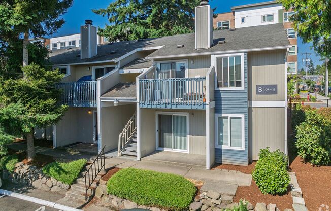 Second month free and Waived Admin Fees!  Large 2x2 in Tukwilla!