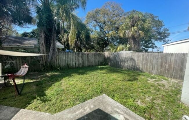 1BD / 1BA UNIT IN NORTH ST. PETE, All Utilities Included!