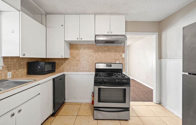 2 beds, 1 bath, $795