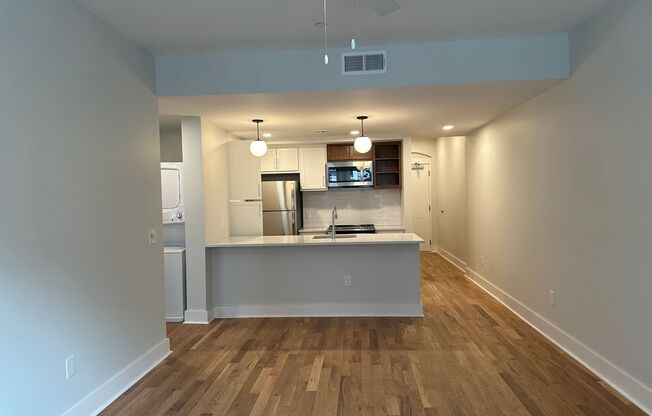 2 beds, 1 bath, 834 sqft, $1,720, Unit 218 - 401