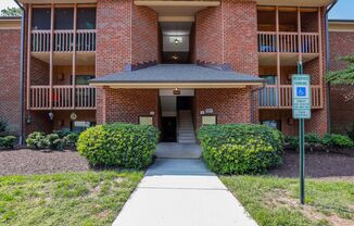 Comfortable 2-Bedroom Apt in Desirable Turtle Creek Community