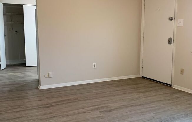 2 beds, 1 bath, 700 sqft, $945, Unit 9155