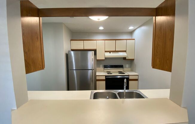 2 beds, 2 baths, 1,350 sqft, $1,525, Unit 26