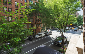23 E 10 ST