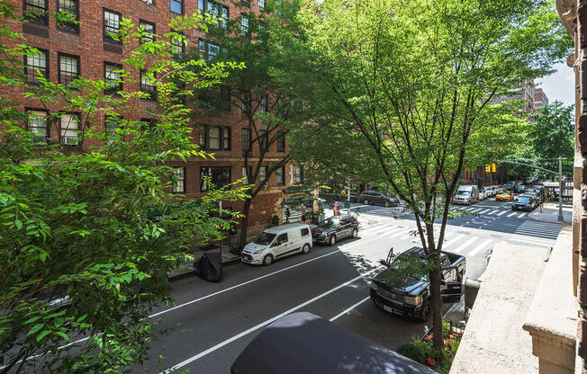 23 E 10 ST