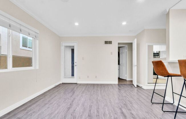 Beautiful one bedroom/one bath in the Verano community at UTC! Close to so much!