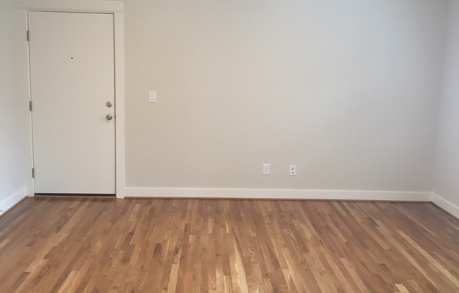 2 beds, 1 bath, $1,795, Unit 4