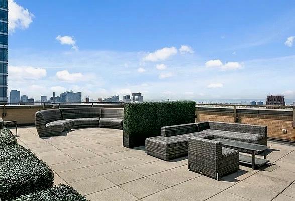 2 beds, 2 baths, 1,076 sqft, $9,750, Unit 9DD