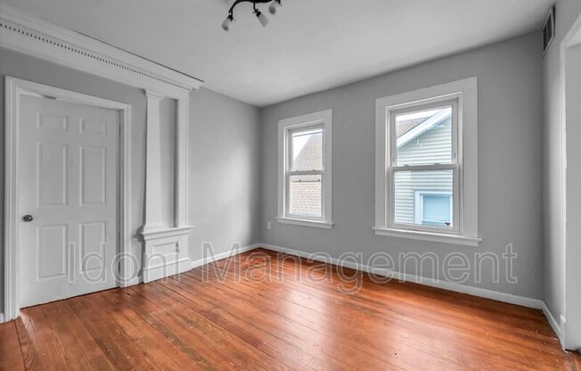 33 GILES ST