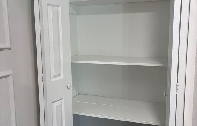 2 beds, 1 bath, 873 sqft, $1,120, Unit 02-0202