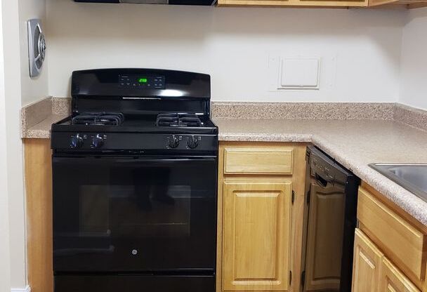 3 beds, 2 baths, 1,300 sqft, $2,325, Unit 3412 #104