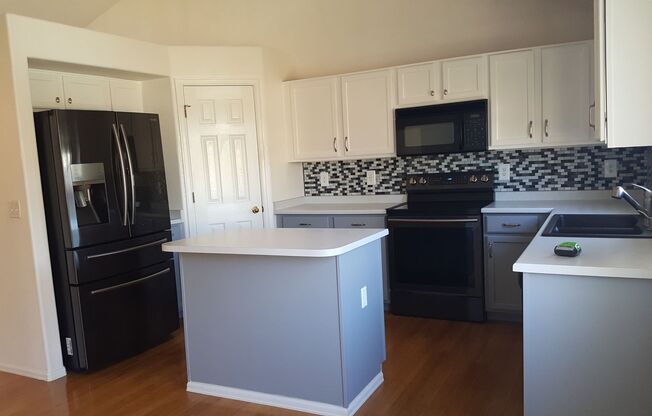 Spacious 3-Bed, 3-Bath Home with Finished Basement and Huge Backyard on Quiet Cul-de-Sac