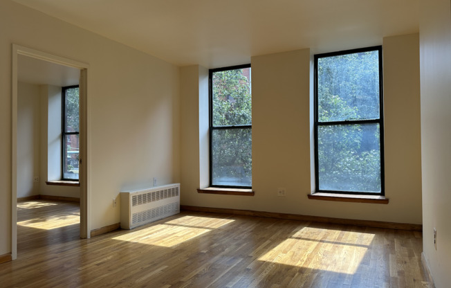 403 W 40 ST