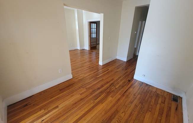 3 beds, 1 bath, 1,600 sqft, $3,300, Unit 2