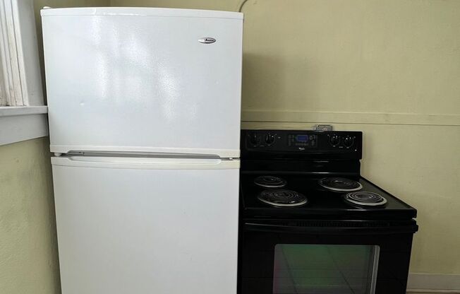 1 bed, 1 bath, $725, Unit 442 N 10th (Downstairs)