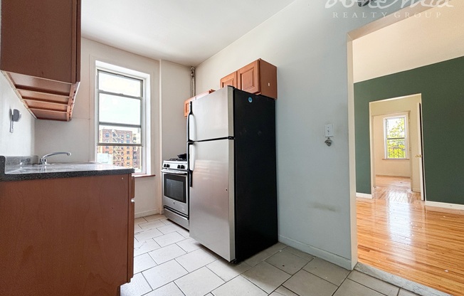 595 W 207 ST