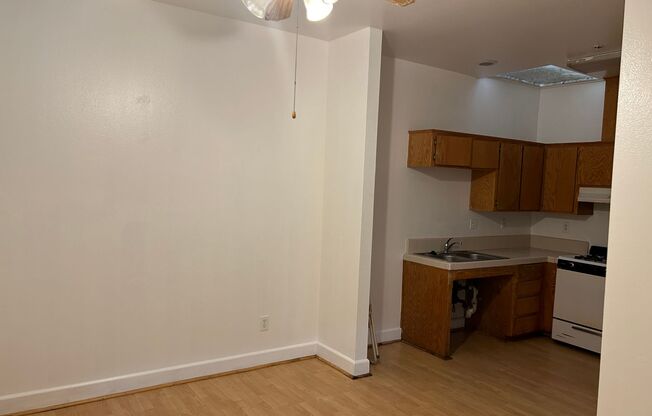 1 bed, 1 bath, $885, Unit 4