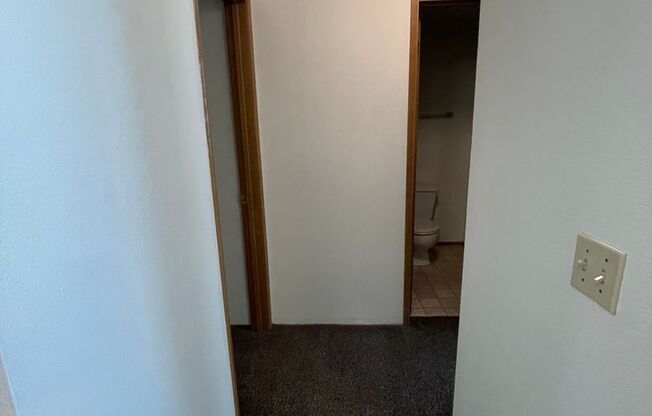 2 beds, 1.5 baths, 900 sqft, $1,600, Unit B104