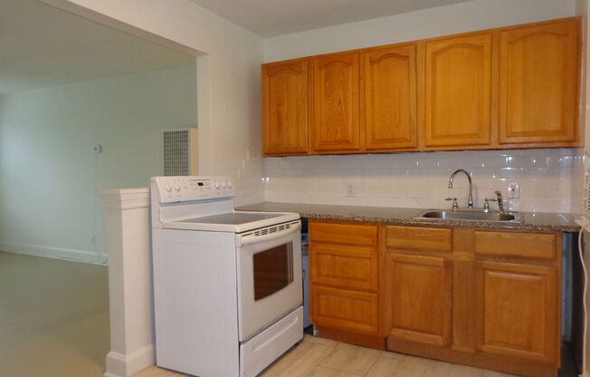 2 beds, 1 bath, 750 sqft, $1,250, Unit #4