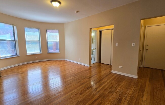 7726 North Marshfield