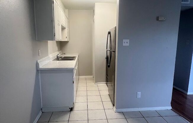 2 beds, 1 bath, 750 sqft, $1,000, Unit K708 - 307 - 109