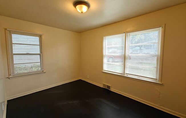 3 beds, 1 bath, $1,300