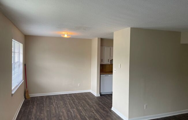 2 beds, 2 baths, $895, Unit 2424