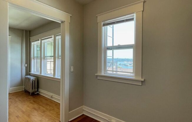 Studio, 1 bath, 404 sqft, $1,095, Unit 310