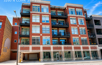 3260 N CLARK ST